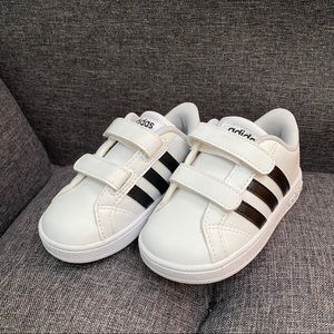 Adidas grand court sneakers
